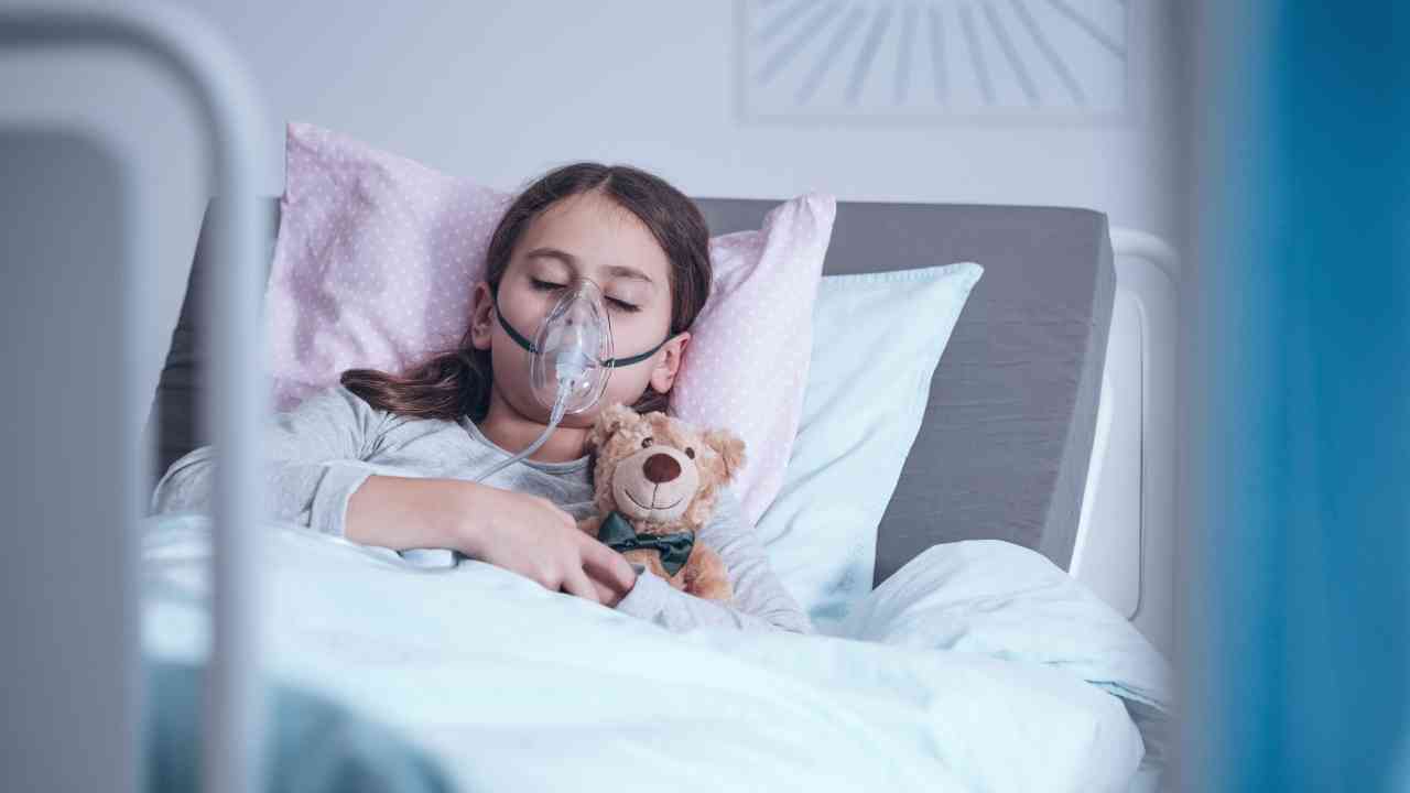 Ilustrasi: Pneumonia yang terjadi pada anak terjadi ketika paru-paru anak mengalami infeksi atau peradangan. (Foto/Canva).